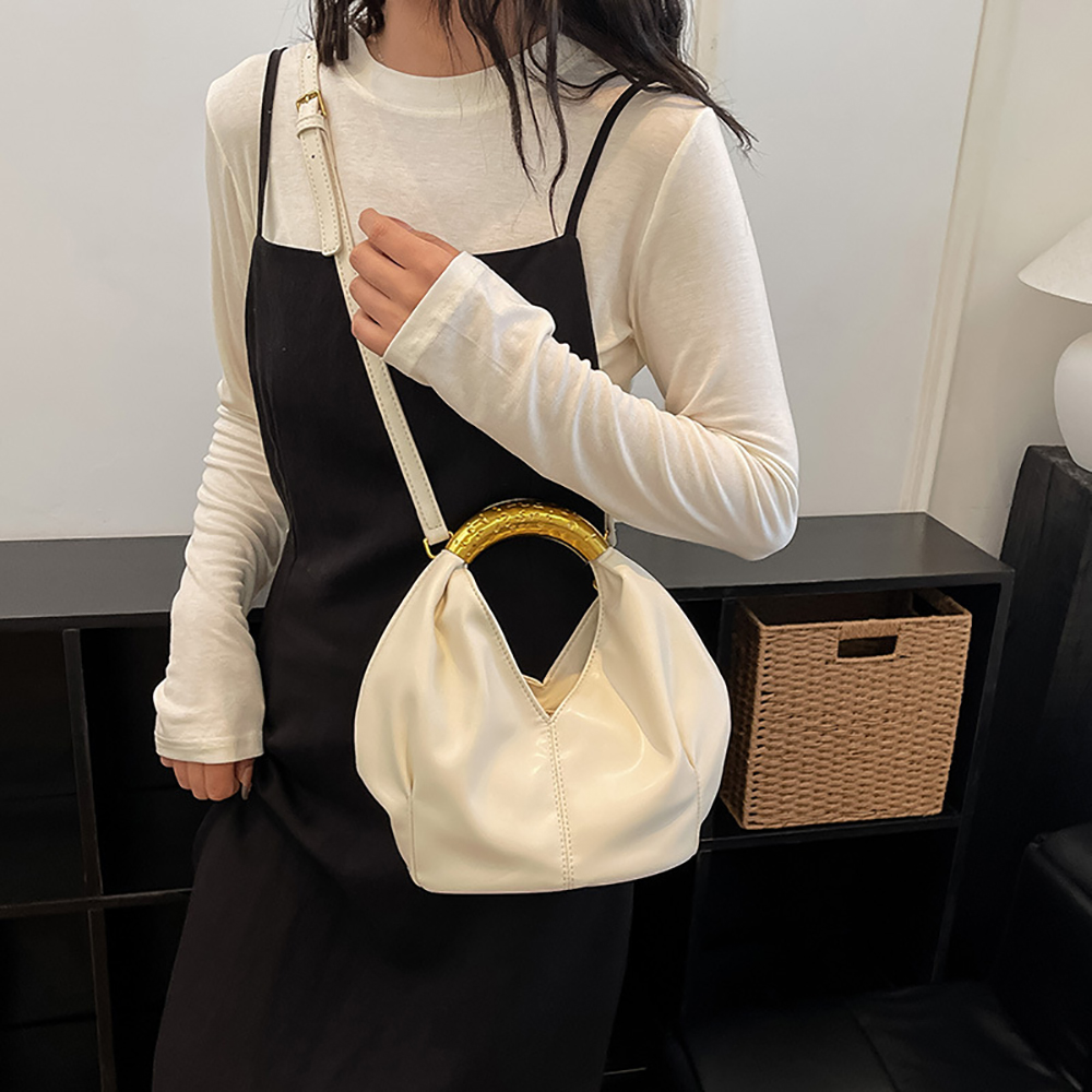 Women'S Fashion Trends Spring 2026 - Damska Mała Skórzana Torebka z Złotą
